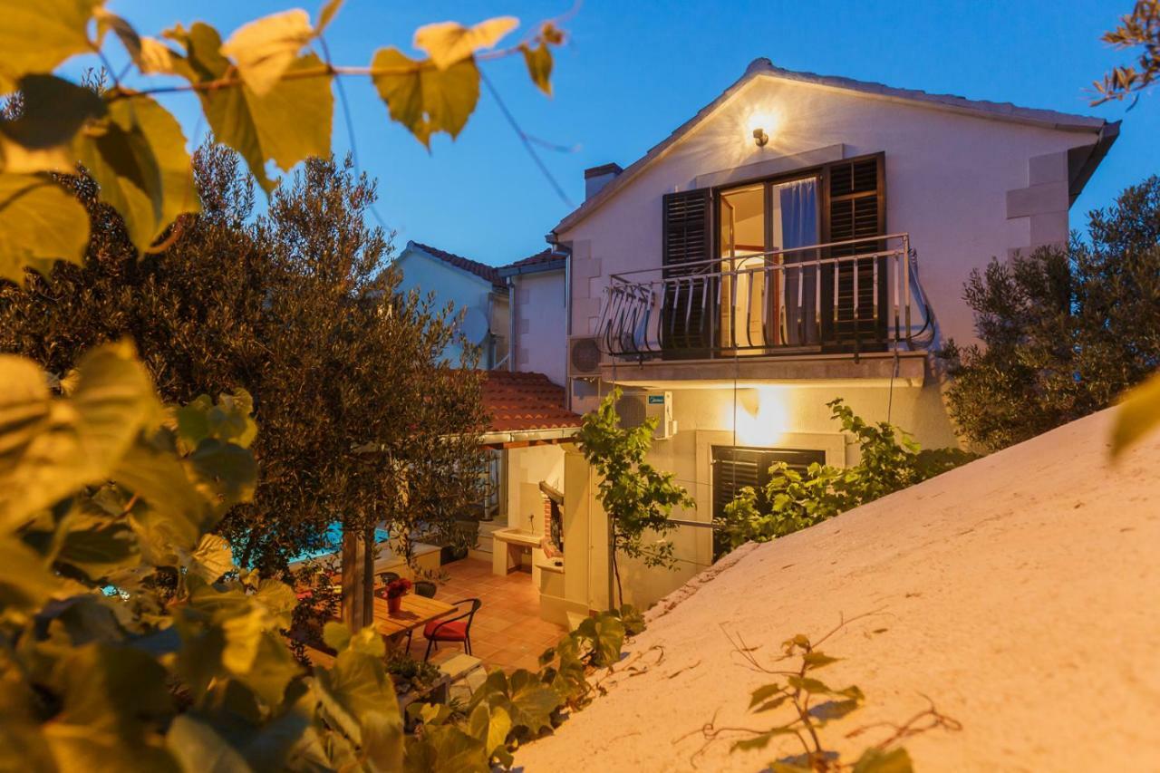 Apartments Natalia Supetar Exterior foto